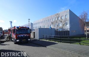 Flinke brand in spouwmuur van woning Sandersdijk Den Haag