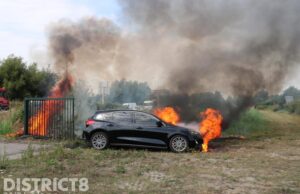 Personenauto gaat in vlammen op en dame raakt gewond na botsing door kijkersfile N470 Pijnacker