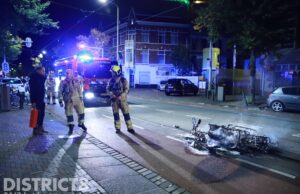 Opnieuw scooter in brand gestoken in Haagse wijk Paul Krugerlaan Den Haag