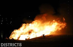 Afgemeerd bootje brandt volledig af Verheeskade Den Haag