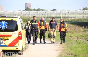 Tas met kleding langs waterkant zorgt voor uitruk hulpdiensten Oudeweg Nootdorp
