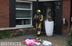 Brandweer rukt uit voor brandje in keuken Boekelermeerstraat Den Haag