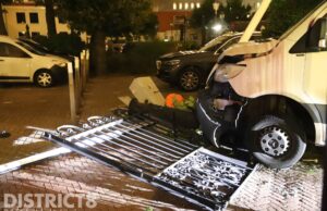 Leverancier wordt niet lekker en rijdt in op hek Laan van Hoornwijck Rijswijk