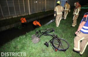 Hulpdiensten rukken wederom uit voor verlaten fiets langs sloot Burgemeester Elsenweg Naaldwijk