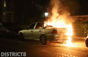 Auto in brand gestoken Hongarenburg Den Haag