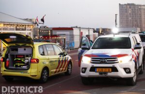 Hulpdiensten redden persoon uit de zee Noorderstrand Scheveningen