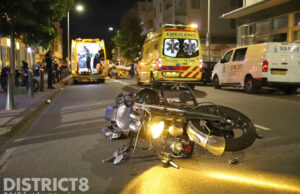 Meerdere gewonden na aanrijding tussen motor en voetganger Kempstraat Den Haag