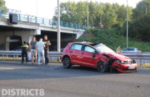 Schade na ongeval tussen twee voertuigen A13 Den Haag