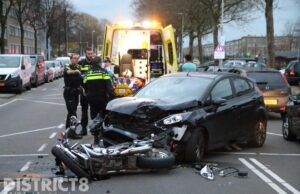 Motorrijder zwaargewond na frontale aanrijding met een auto Troelstrakade Den Haag