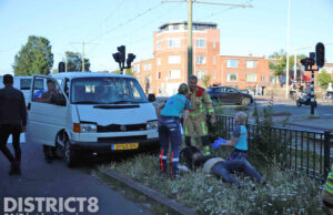 Fietser gewond na botsing met busje Escamplaan Den Haag