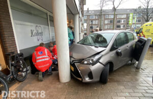 Automobilist schept voetganger en ramt pilaar Prinses Irenelaan Rijswijk