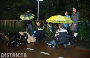Twee gewonden bij aanrijding tussen snorscooter en fietser Van Boetzelaerlaan Den Haag