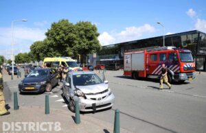 Twee inzittenden gewond bij aanrijding tussen twee auto’s Mangaanstraat Den Haag
