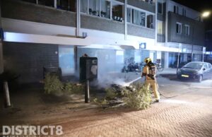 Jongeren steken stapel kerstbomen in brand Julianastraat Rijswijk