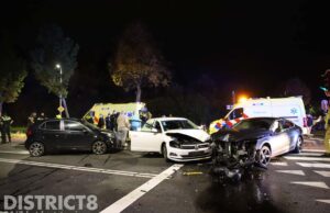 Flinke schade na aanrijding tussen twee auto’s Escamplaan Den Haag