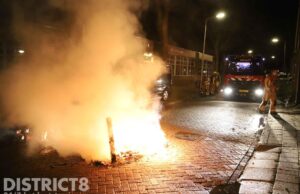 Bed in brand gestoken midden op straat Bikolaan Delft