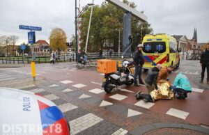 Bestuurder van bezorgscooter gewond na aanrijding Willem Naghelstraat Delft