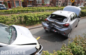 Auto gaat er van door na forse kop-staart aanrijding Haagweg Rijswijk