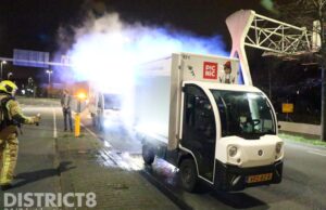 PicNic bezorgauto vliegt tijdens slepen in brand Zuid-Hollandlaan Den Haag