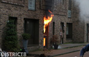 Uitslaande brand in woning, brandweer redt schildpad Waalstraat Den Haag