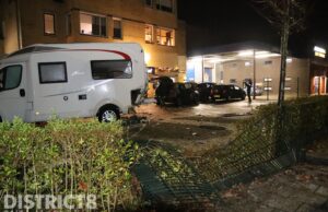 Automobilist richt flinke ravage aan Blauw Roodlaan Zoetermeer