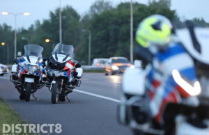 Motoragent lichtgewond na kop-staart aanrijding met andere politiemotor A13 Den Haag
