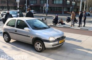 Scooterbestuurster gewond na botsing met auto Prins Clauslaan Den Haag