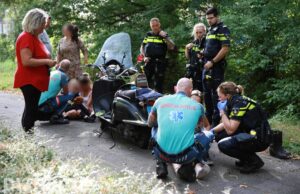 Drie opzittenden van scooter gewond na eenzijdig ongeval Sammersweg Rijswijk