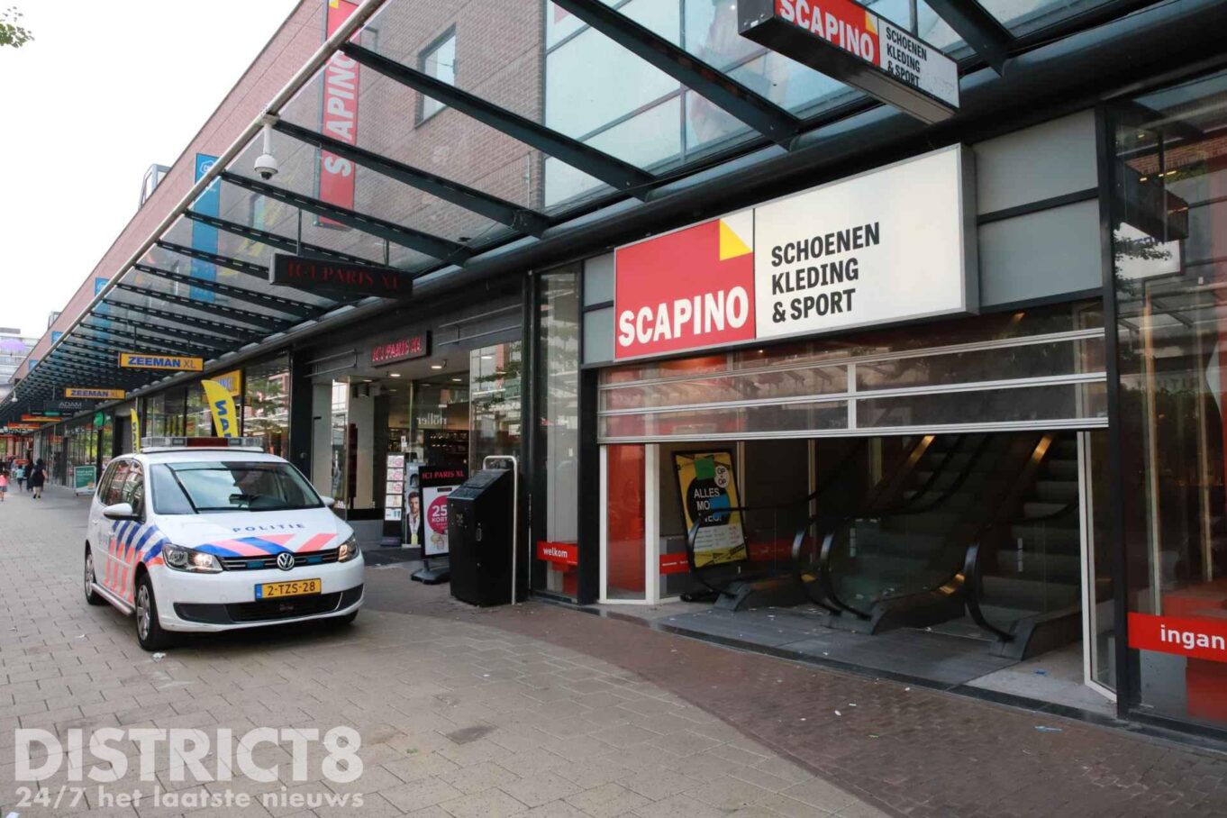 Politie en handhaving ontruimen Scapino tijdens opheffingsuitverkoop