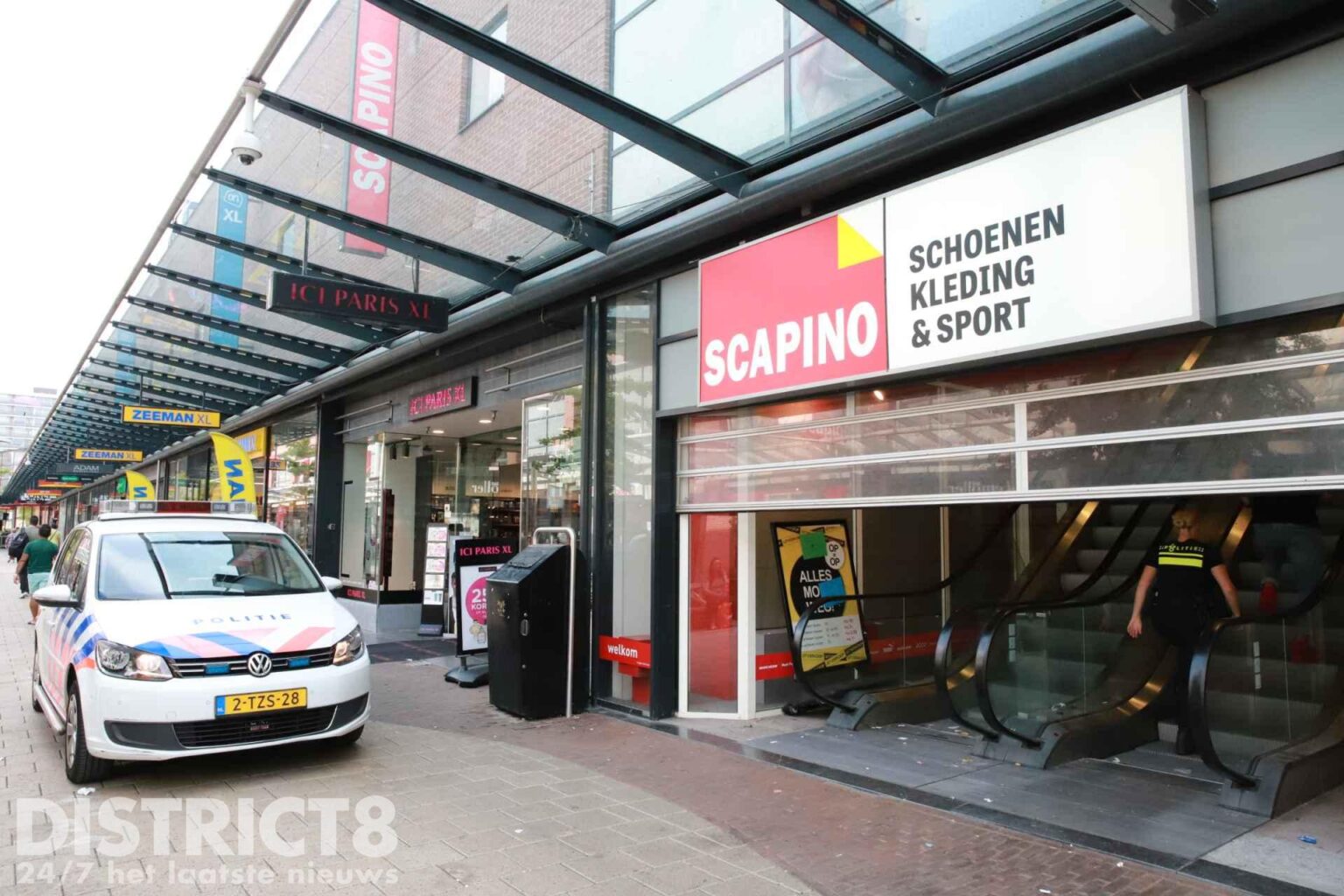 Politie en handhaving ontruimen Scapino tijdens opheffingsuitverkoop