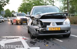 Schade bij aanrijding tussen auto en touringcar Generaal Spoorlaan Rijswijk