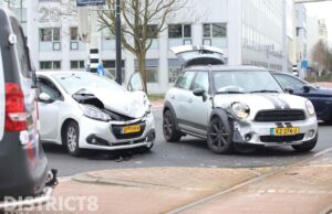 Gewonden na aanrijding tussen twee auto’s Veraartlaan Rijswijk