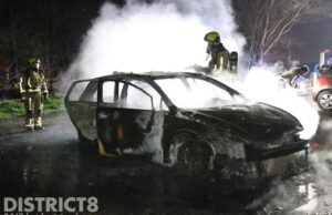Auto brandt volledig uit op afgelegen parkeerplaats Molenkade Berkel en Rodenrijs