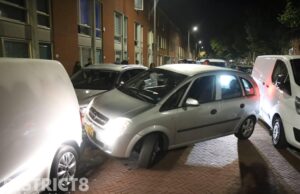 Automobilist ramt meerdere auto’s en vlucht Kaapstraat Den Haag