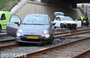 Automobilist slaat op de vlucht na aanrijding Laan van Hoornwijck Den Haag