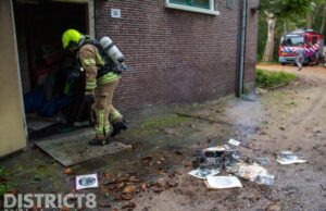 Flinke schade na uitslaande brand in schuur van landhuis Delftweg Rotterdam
