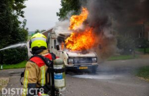 Camper vliegt in brand Oostgaag Maasland