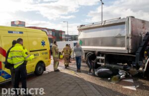 Scooterrijder aangereden door vrachtwagen Industrieweg Rotterdam