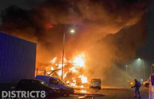 Grote uitslaande brand in loods met scooters Radarstraat Capelle aan den IJssel