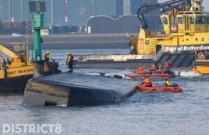 Schip gekapseisd, zoektocht naar vermist persoon Noordzeeweg Rotterdam