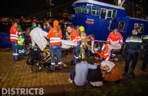 Feestgangers massaal onwel op partyboot Boompjeskade Rotterdam