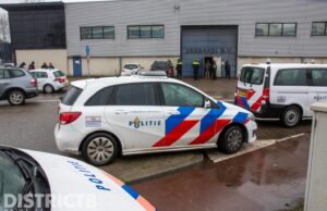 Groot illegaal feest ontruimd Jan van Riebeeckweg Schiedam