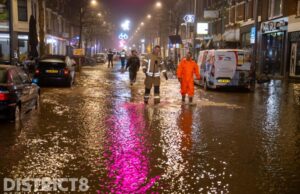 Straten vol water na grote lekkage Zwart Janstraat Rotterdam