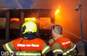 Zeer grote brand nadat auto pand in reed Kreekweg Zwijndrecht