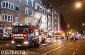 Brandweerman gewond geraakt bij middelbrand Bergweg Rotterdam