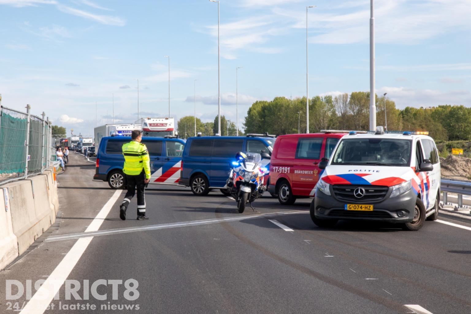 Auto Over De Kop Op De A20 Vlaardingen / Maassluis - District8.net