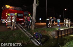 Scooter te water in sloot Westersingel Berkel en Rodenrijs