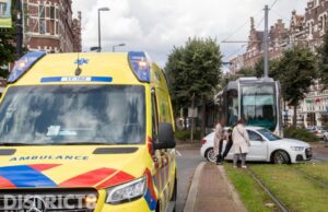 Flinke schade na aanrijding tram en auto Schiedamseweg Rotterdam