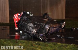 Auto valt meters naar beneden, tenminste één zwaargewonde Plaatweg Rotterdam