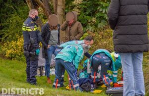 Hardloopster valt na aanrijding enkele meters naar beneden en raakt zwaargewond Oostgaag Maasland